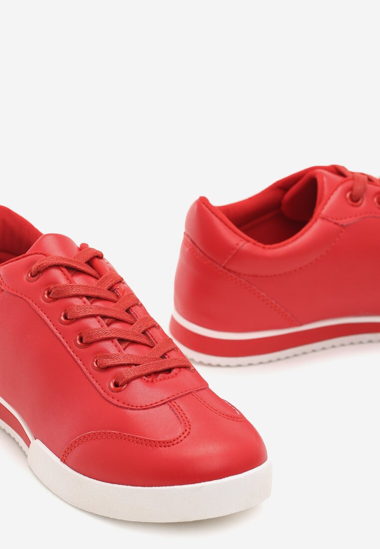 Czerwone Sneakersy Turning Away
