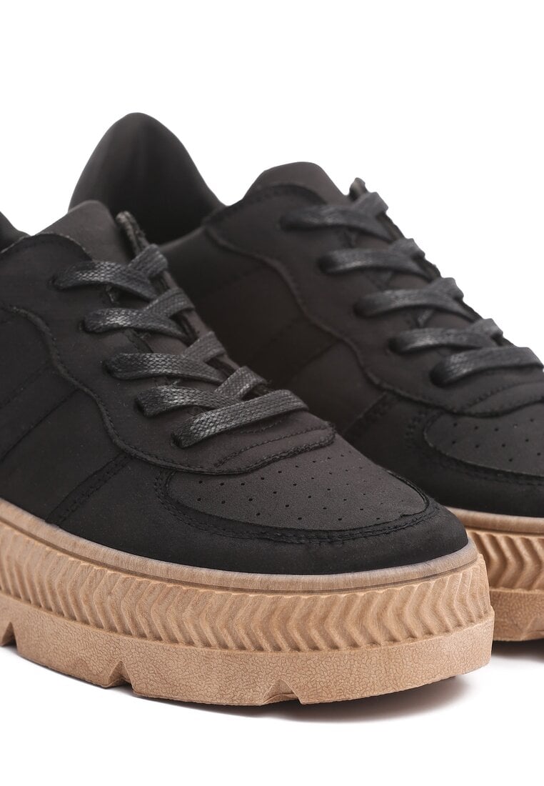 Czarne Sneakersy z Perforacją na Żłobionej Podeszwie Riparian Rights