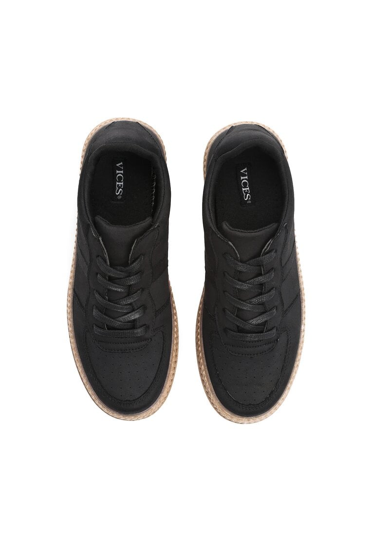 Czarne Sneakersy z Perforacją na Żłobionej Podeszwie Riparian Rights