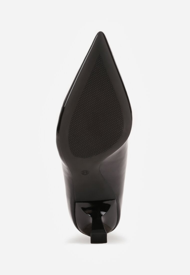 Czarne Czółenka Lakierowane na Kaczuszce z Trójkątną Ozdobą Omenra