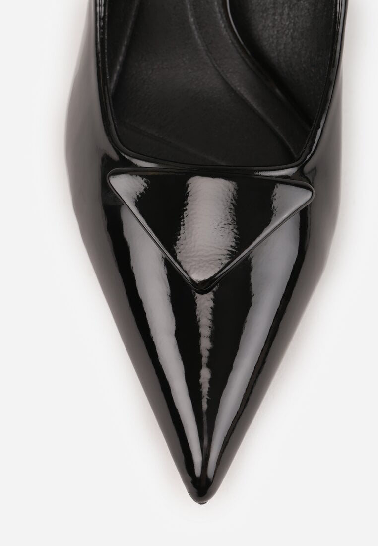 Czarne Czółenka Lakierowane na Kaczuszce z Trójkątną Ozdobą Omenra