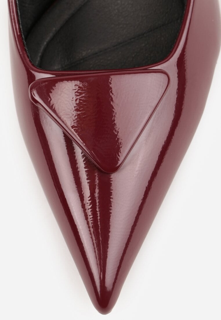 Bordowe Czółenka Lakierowane na Kaczuszce z Trójkątną Ozdobą Omenra