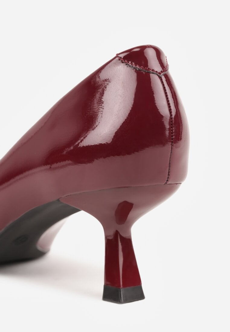 Bordowe Czółenka Lakierowane na Kaczuszce z Trójkątną Ozdobą Omenra