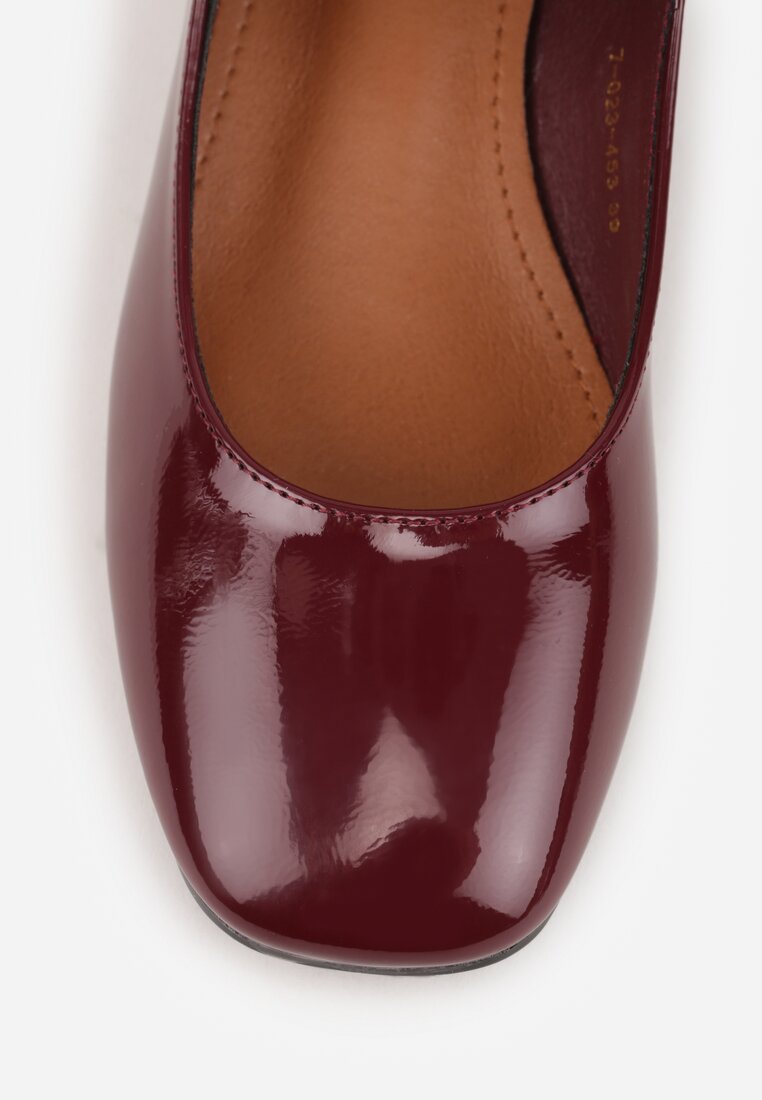 Bordowe Czółenka o Lakierowanym Połysku na Niskim Obcasie z Paskiem i Klamerką Karzina