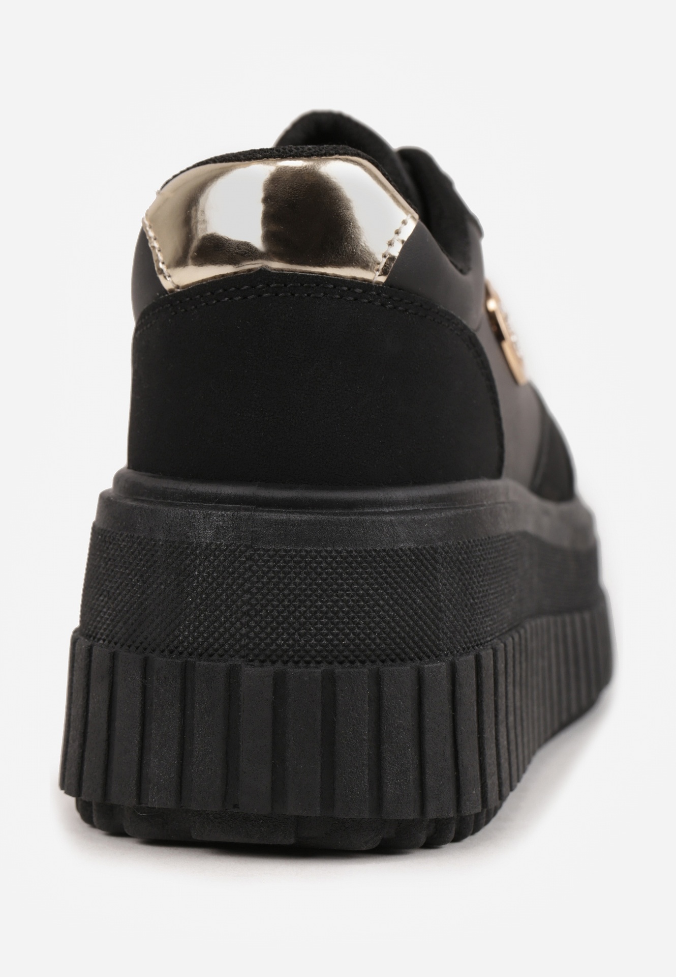 Czarne Sneakersy Vices na Platformie z Tłoczeniem Ozdobione Metaliczną Aplikacją Eriri