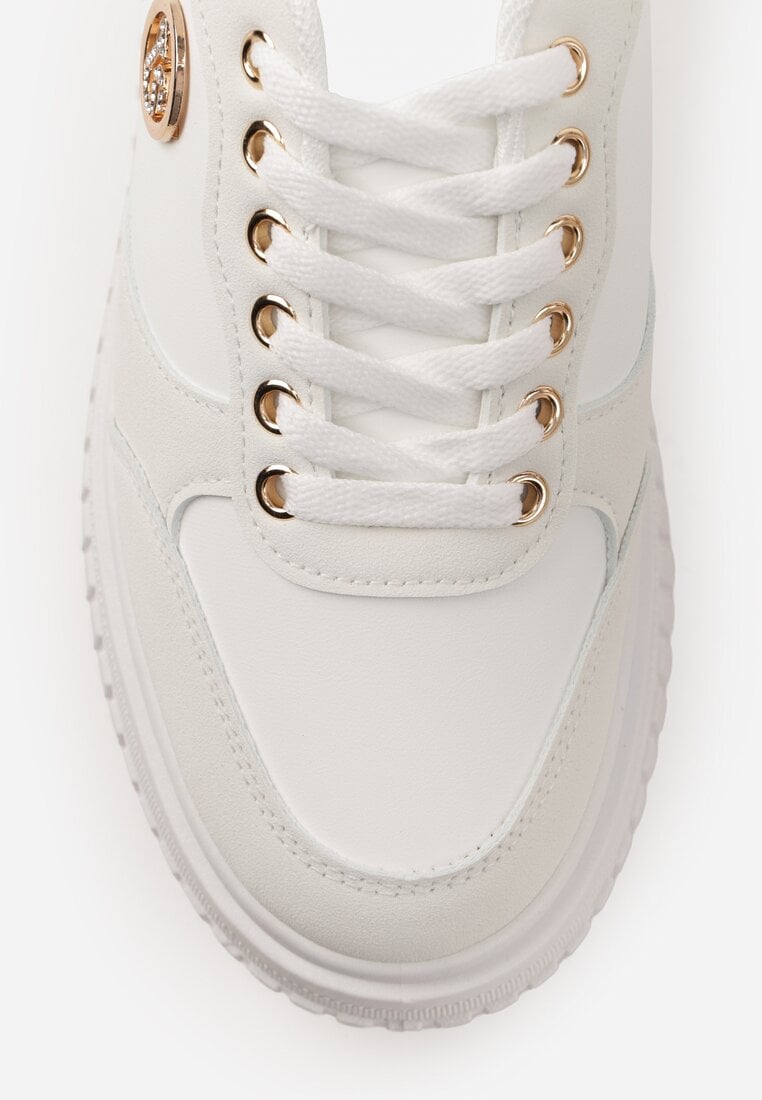 Białe Sneakersy Vices na Platformie z Tłoczeniem Ozdobione Metaliczną Aplikacją Eriri