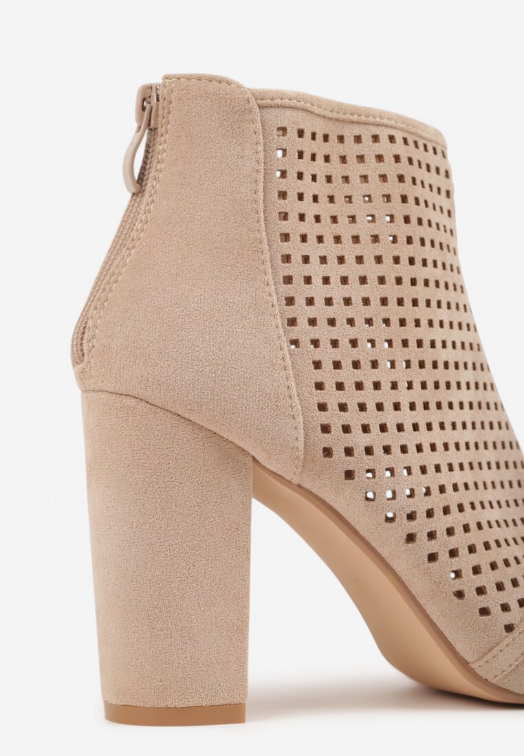 Jasnobeżowe Sandały Vices na Słupku z Ażurową Cholewką Felilina