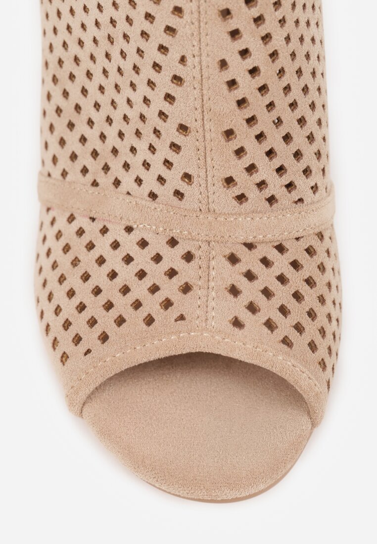 Jasnobeżowe Sandały Vices na Słupku z Ażurową Cholewką Felilina