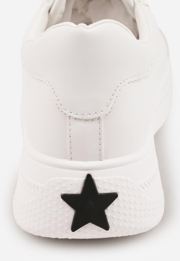 Białe Sneakersy Vices na Platformie Ozdobione Napisem i Perforacją Nonaritha