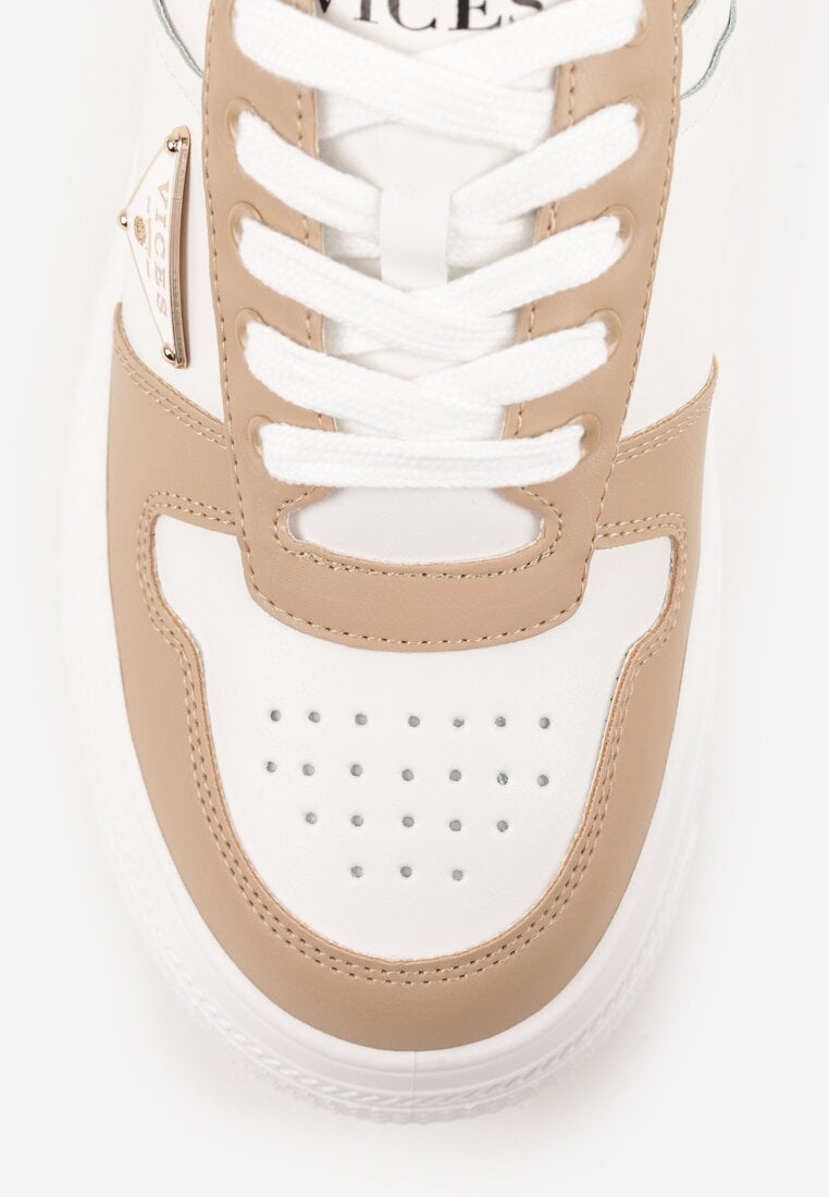 Beżowo-Białe Sneakersy Vices na Platformie z Perforacją i Geometryczną Aplikacją Vilvesia