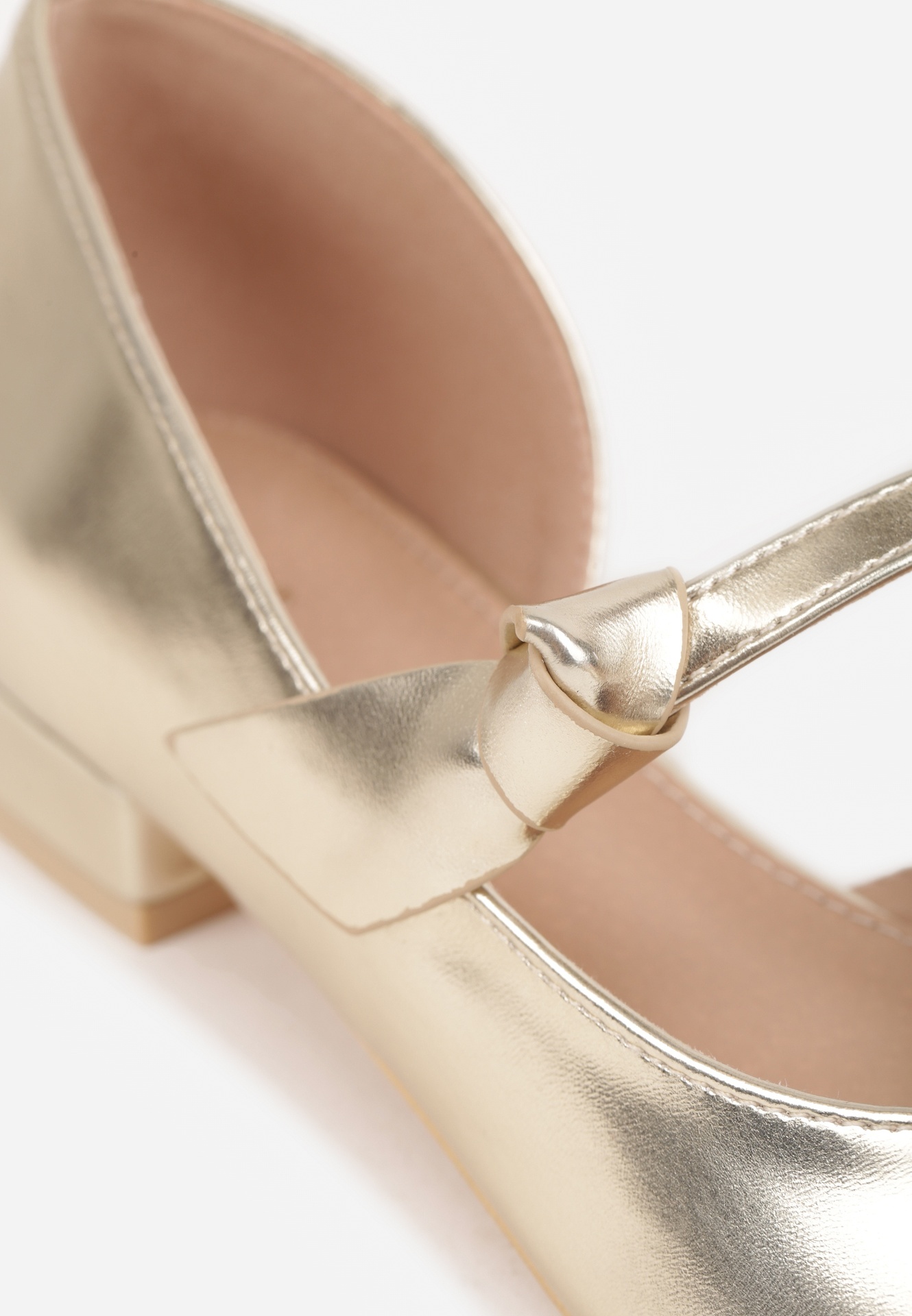 Złote Czółenka Vices na Płaskiej Podeszwie ze Skórzaną Wkładką z Supełkiem Liliarine