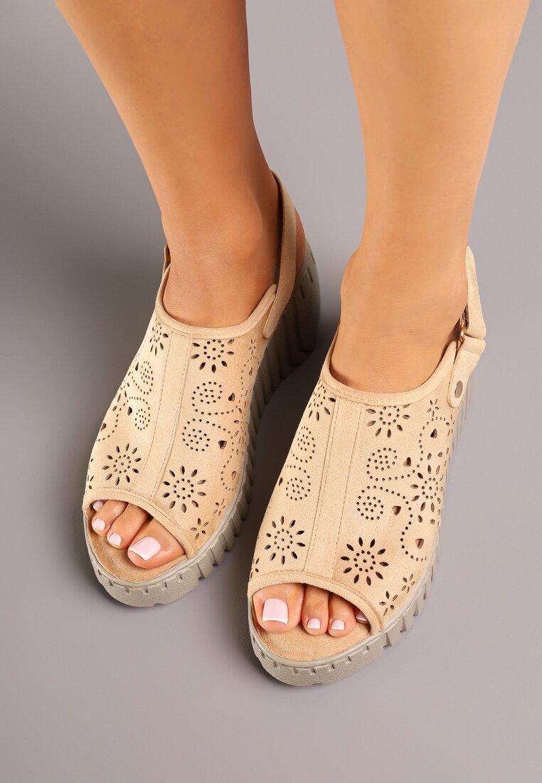 Ciemnobeżowe Ażurowe Sandały Vices na Koturnie Saronia