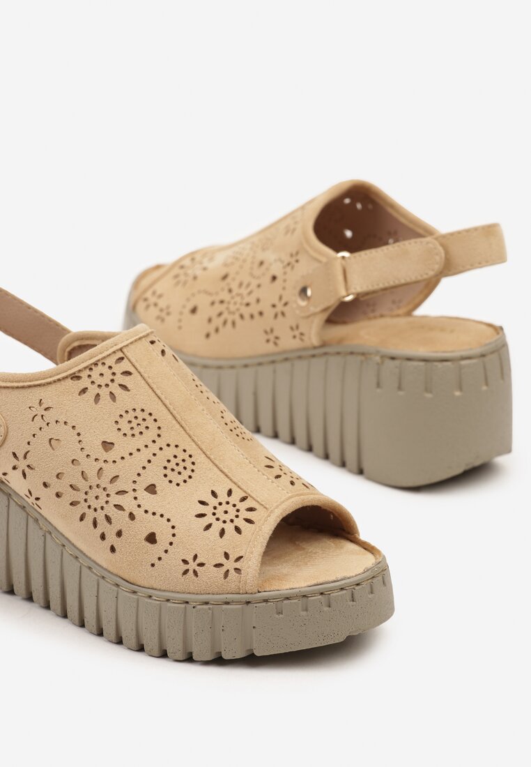 Ciemnobeżowe Ażurowe Sandały Vices na Koturnie Saronia