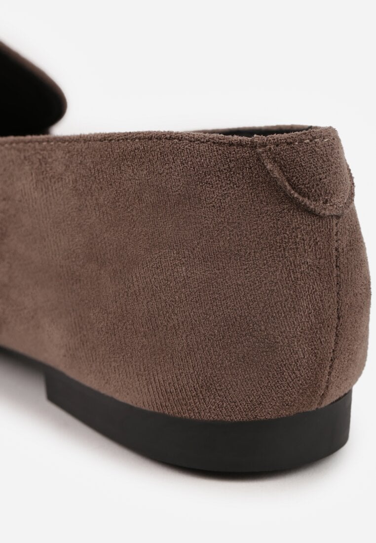 Ciemnobeżowe Mokasyny Vices ze Szpiczastym Noskiem Zdobione Aplikacją Rilosia