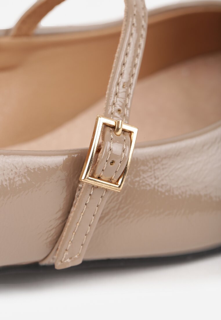 Ciemnobeżowe Balerinki Lakierowane Vices z Wkładką ze Skóry Naturalnej Ozdobione Paskiem Tikkie