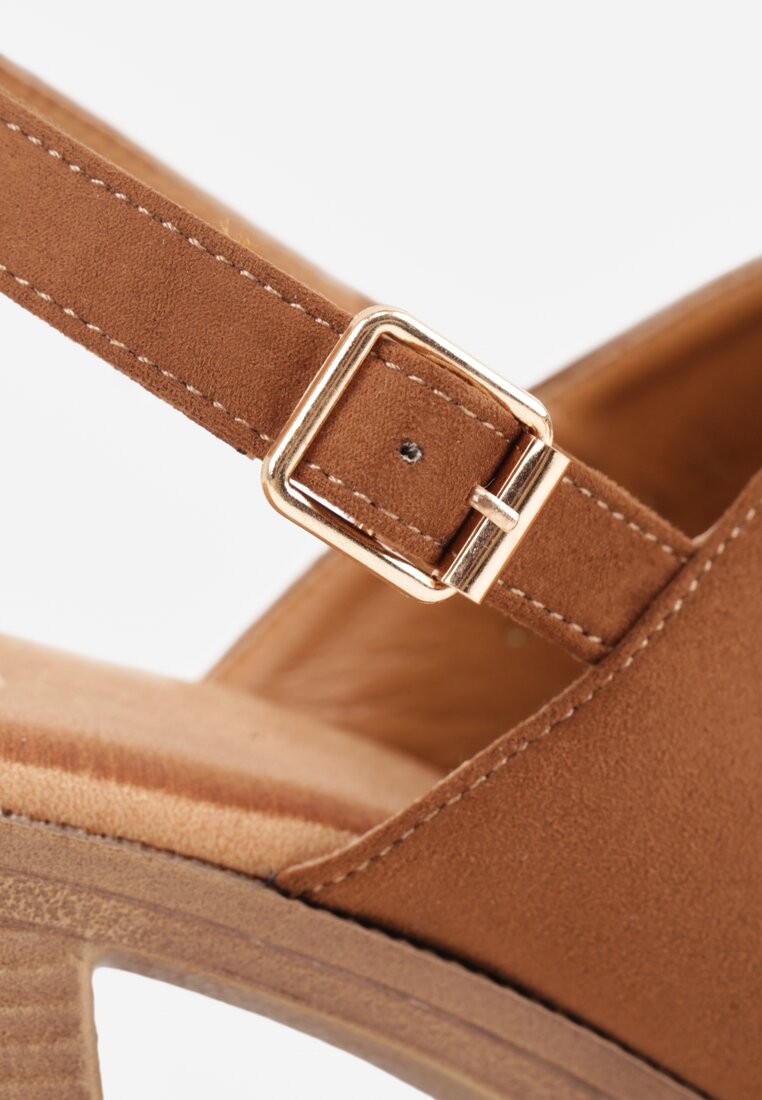 Jasnobrązowe Sandały VICES na Słupku i Platformie Stylizowanych na Drewniane Lobenti