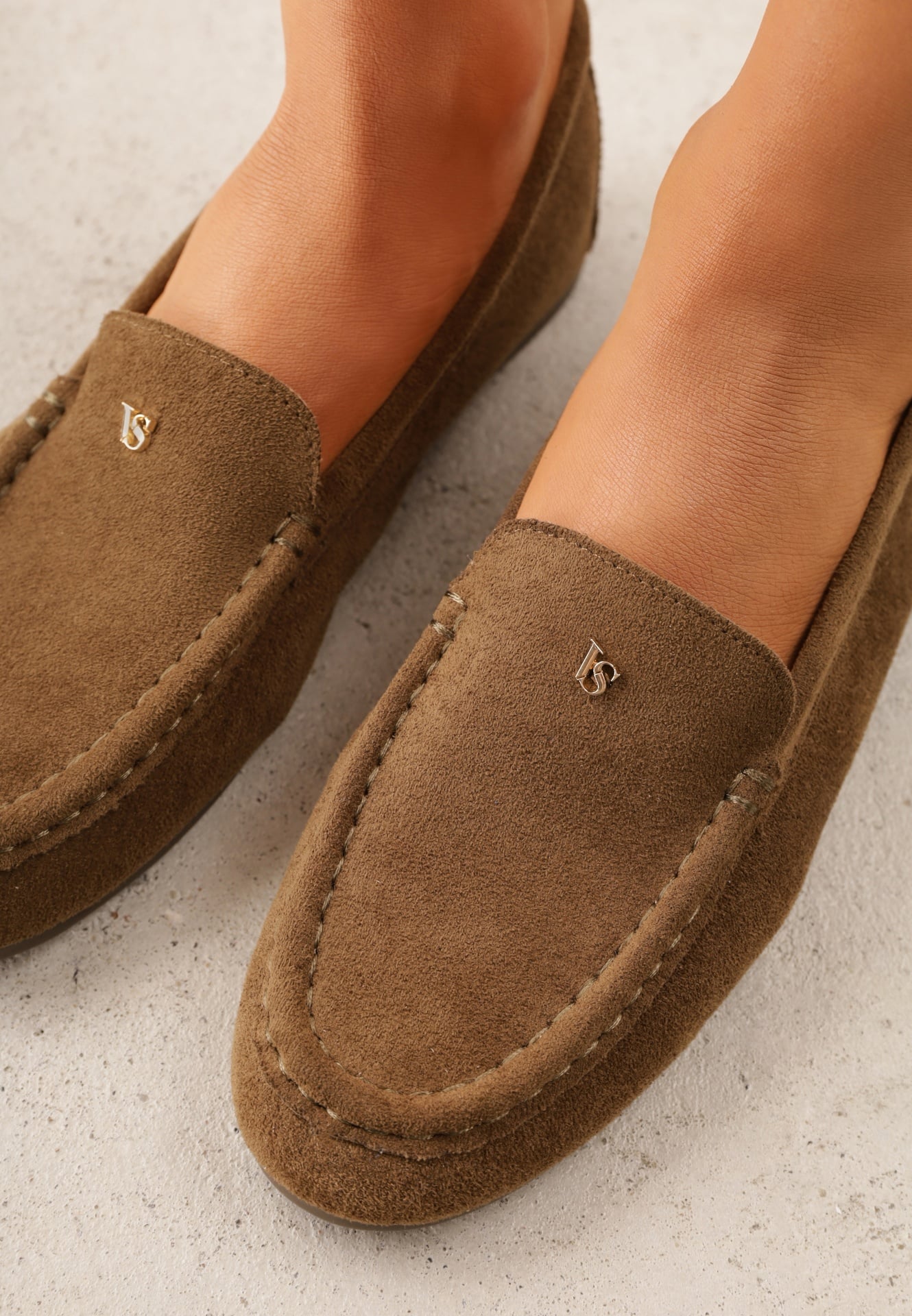 Ciemnobeżowe Mokasyny VICES z Wkładką ze Skóry Naturalnej i Metalicznym Elementem Alcimene