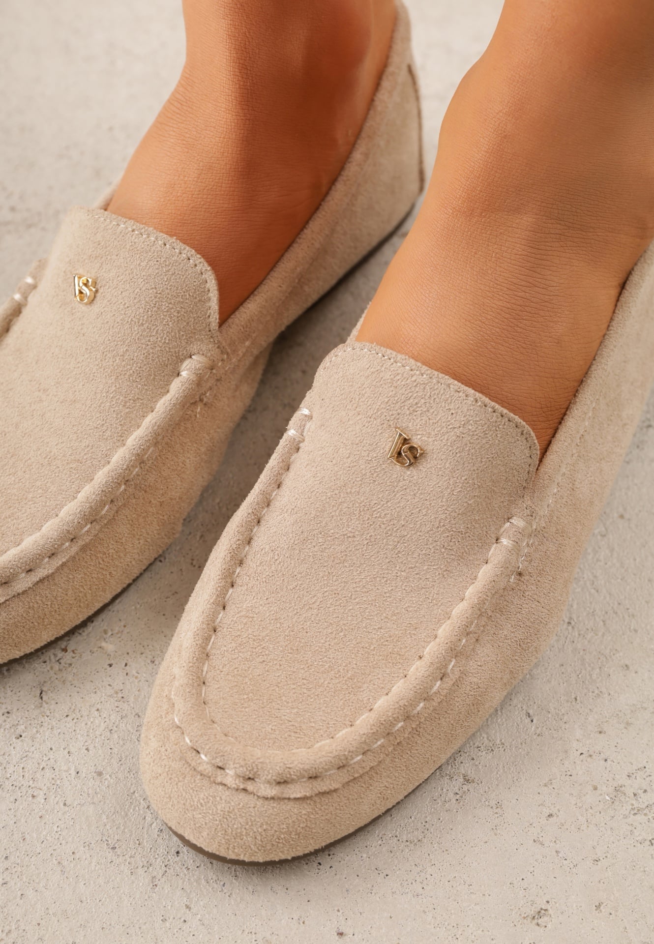 Jasnobeżowe Mokasyny VICES z Wkładką ze Skóry Naturalnej i Metalicznym Elementem Alcimene