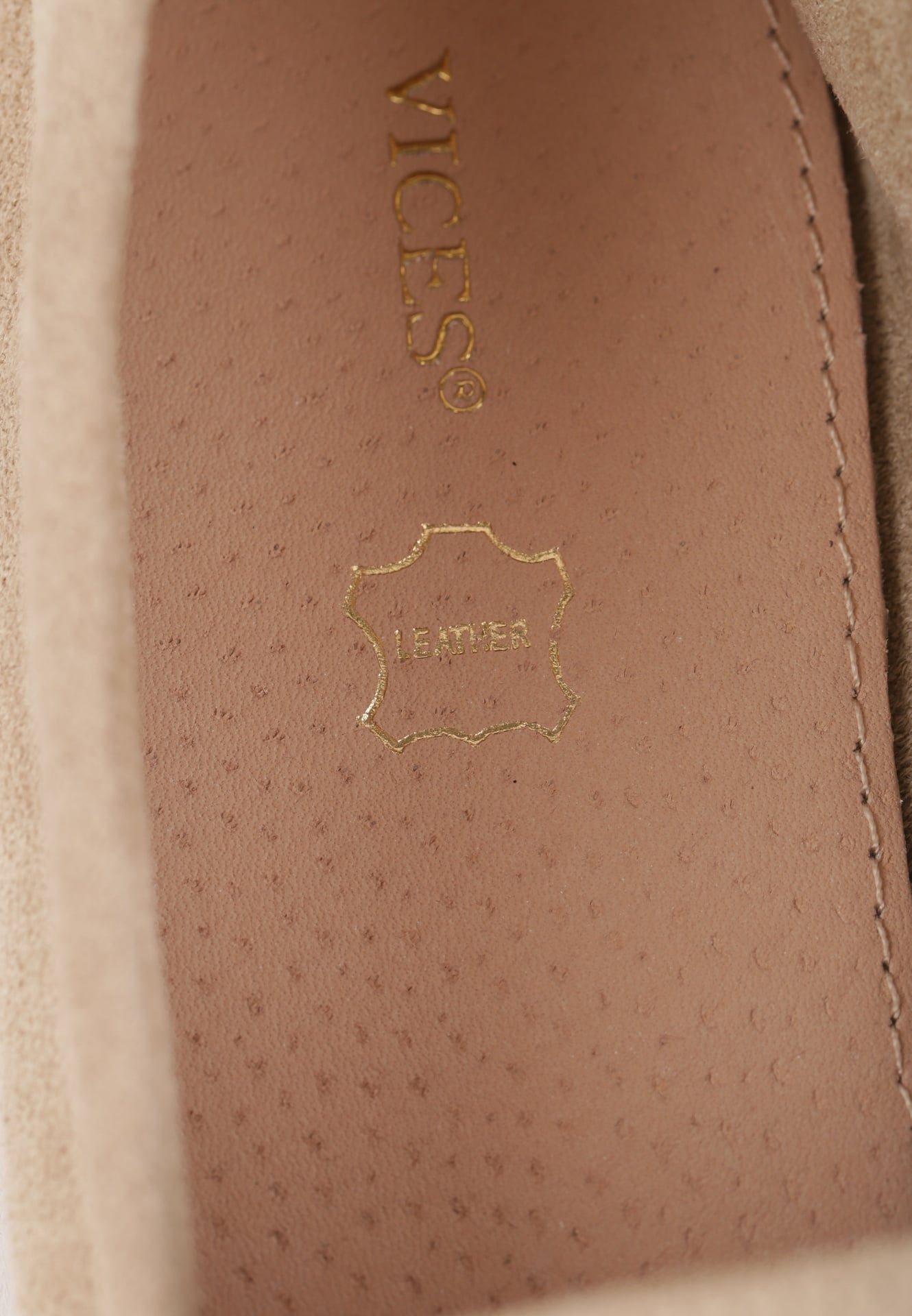 Jasnobeżowe Mokasyny VICES z Wkładką ze Skóry Naturalnej i Metalicznym Elementem Alcimene