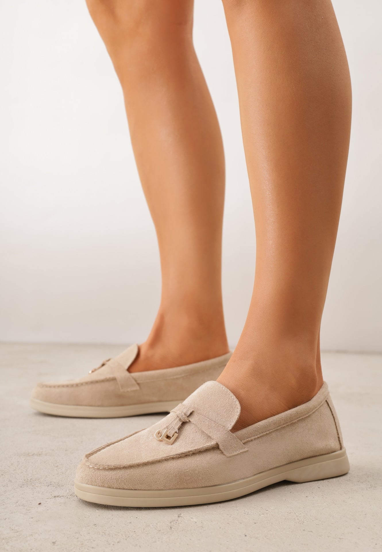 Beżowe Mokasyny VICES Casualowe ze Skórzaną Wkładką i Metalowymi Ozdobami Dinsmore