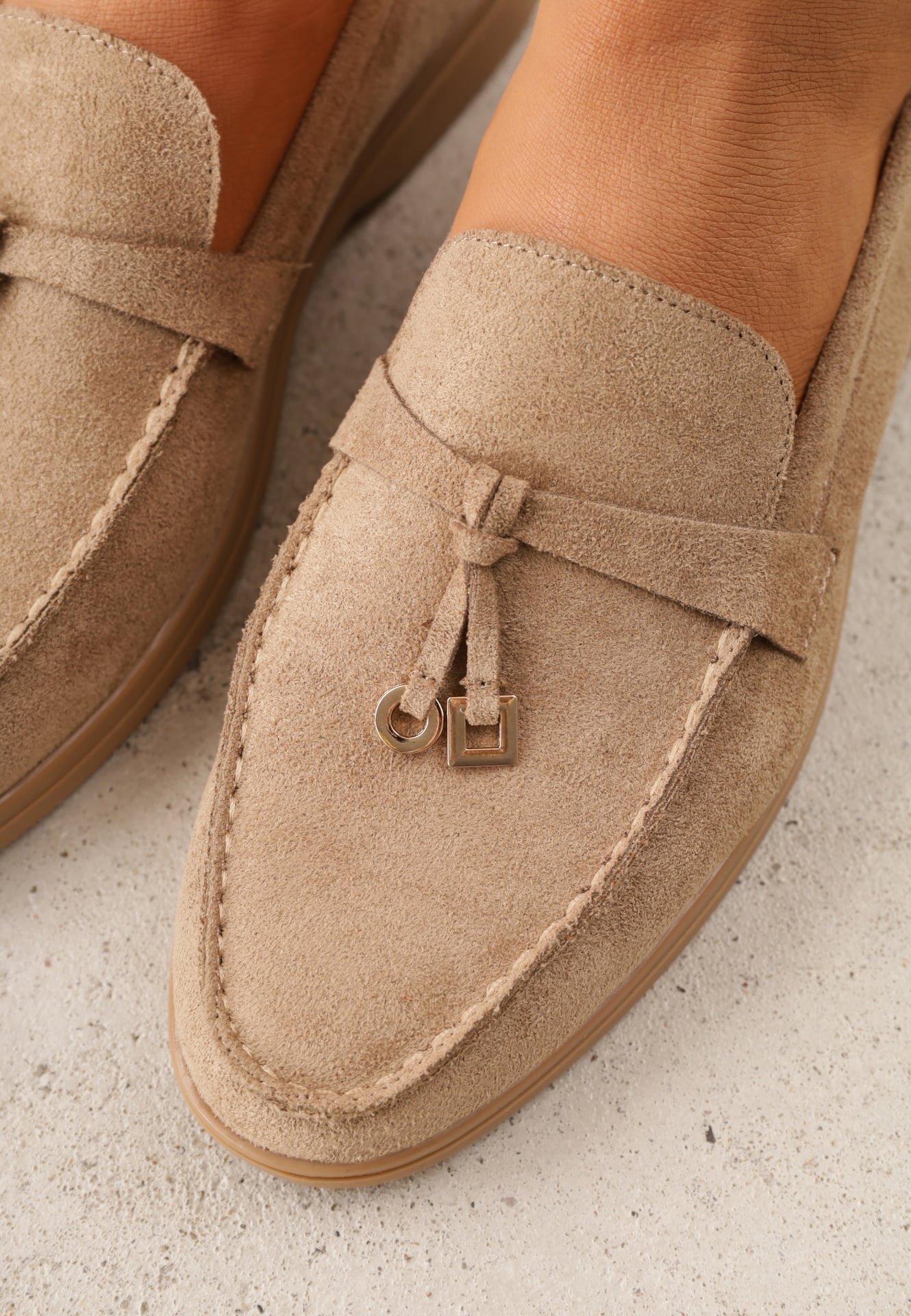 Ciemnobeżowe Mokasyny VICES Casualowe ze Skórzaną Wkładką i Metalowymi Ozdobami Dinsmore