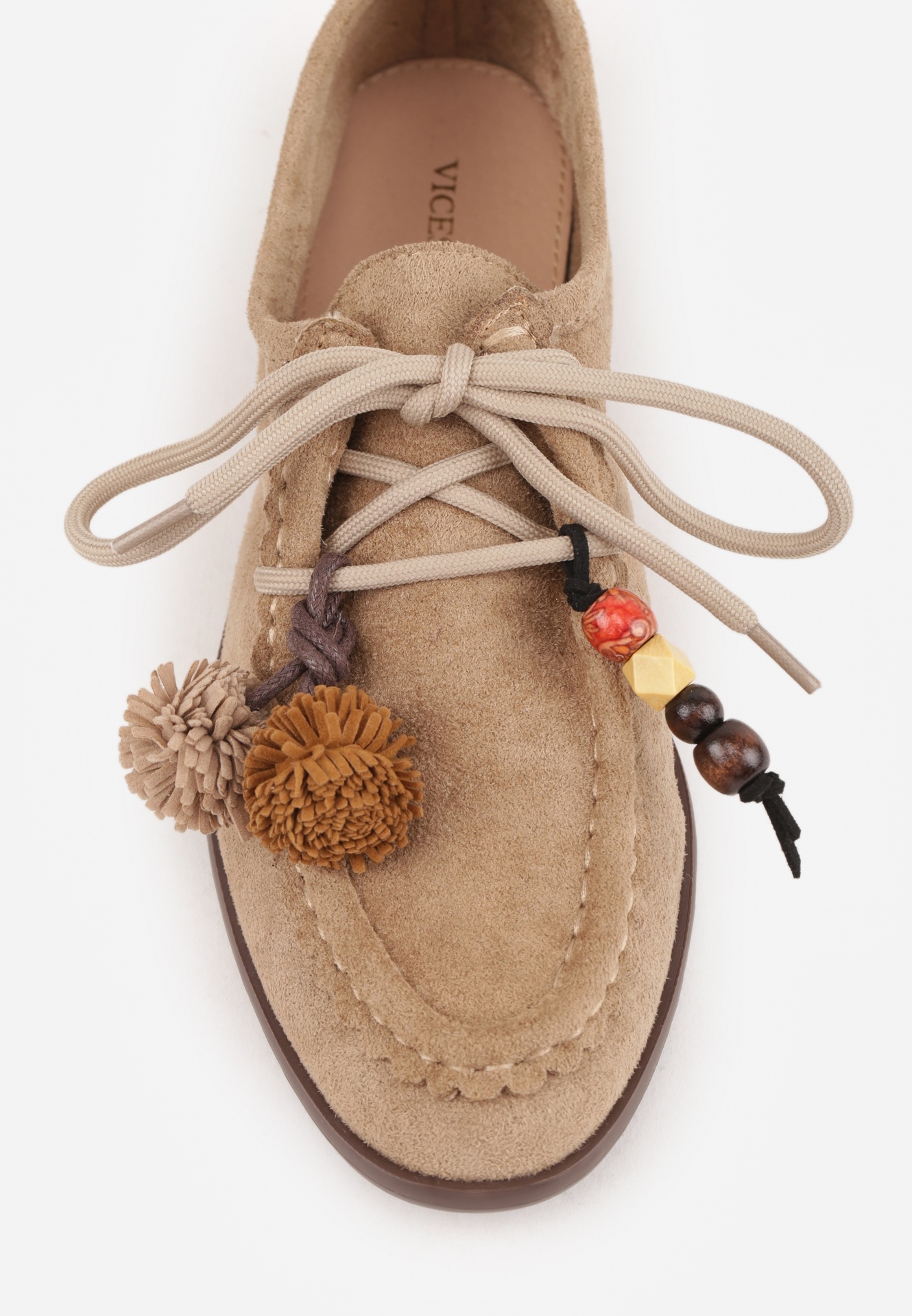 Beżowe Mokasyny VICES ze Skórzaną Wkładką i Pomponami Loraerin