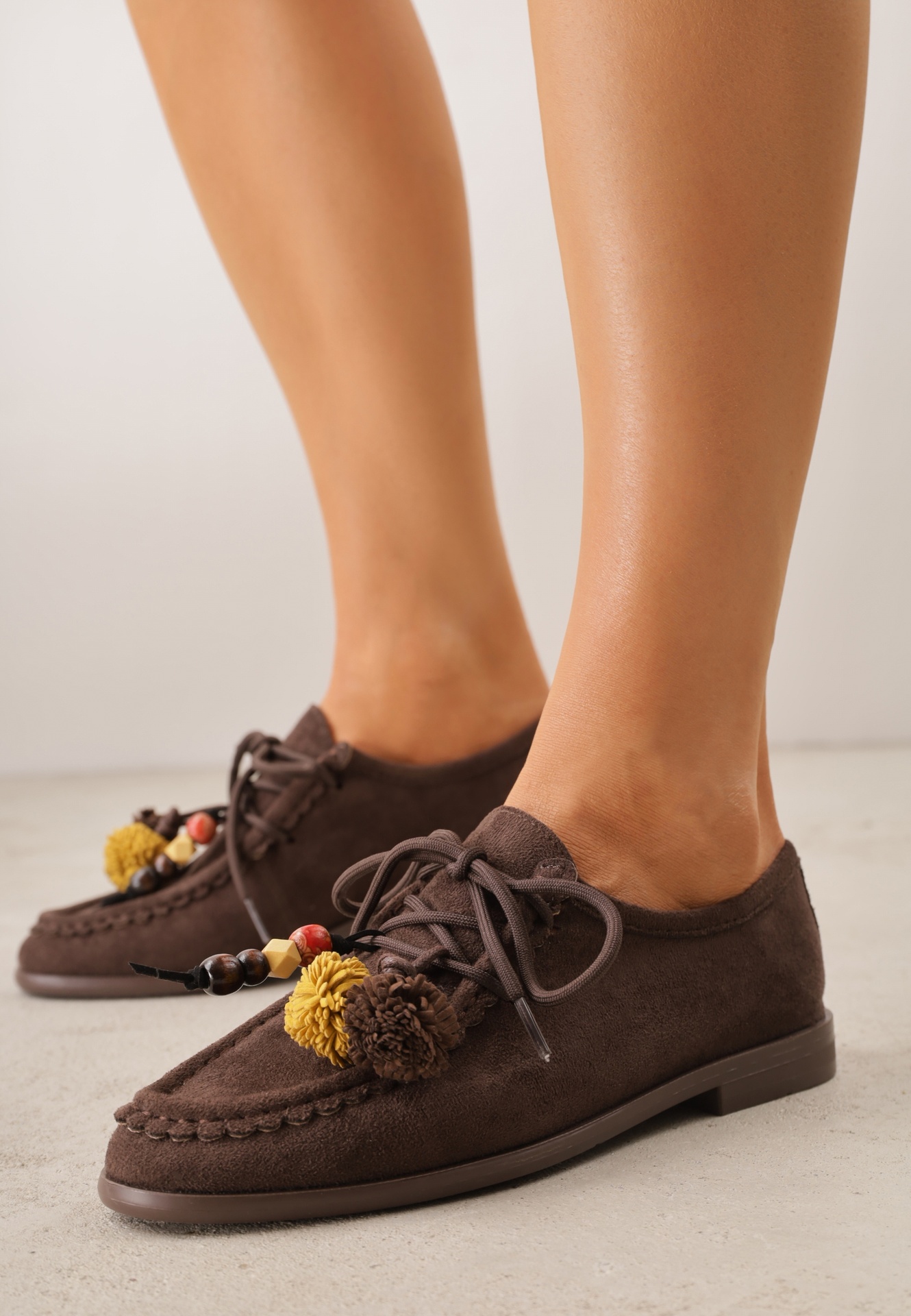Ciemnobrązowe Mokasyny VICES ze Skórzaną Wkładką i Pomponami Loraerin