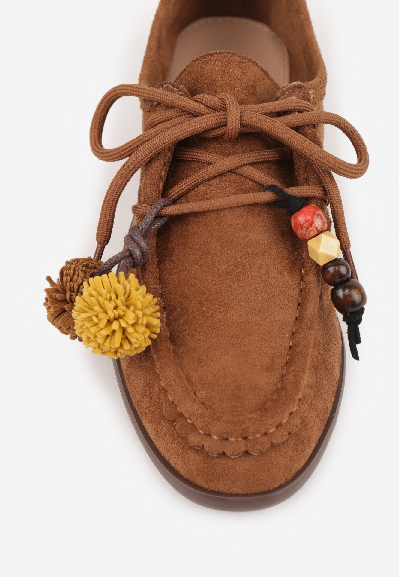 Brązowe Mokasyny VICES ze Skórzaną Wkładką i Pomponami Loraerin