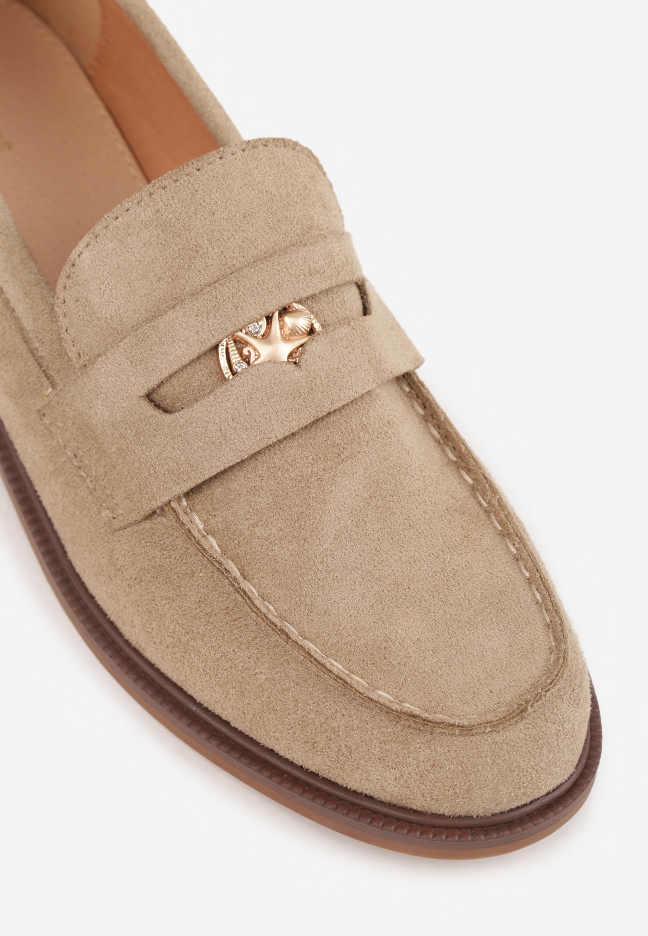 Beżowe Mokasyny VICES ze Skórzaną Wkładką i Metaliczną Ozdobą Sereisana