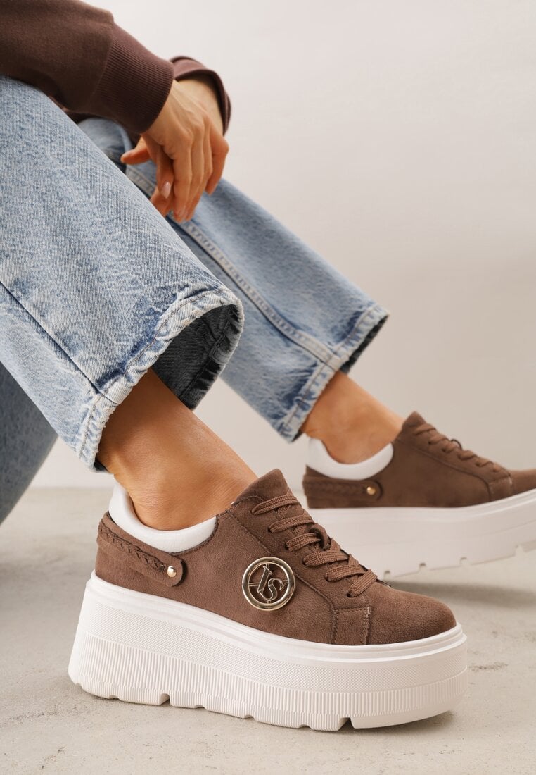 Jasnobrązowe Sneakersy Vices na Platformie Ozdobione Metaliczną Aplikacją Tatellia