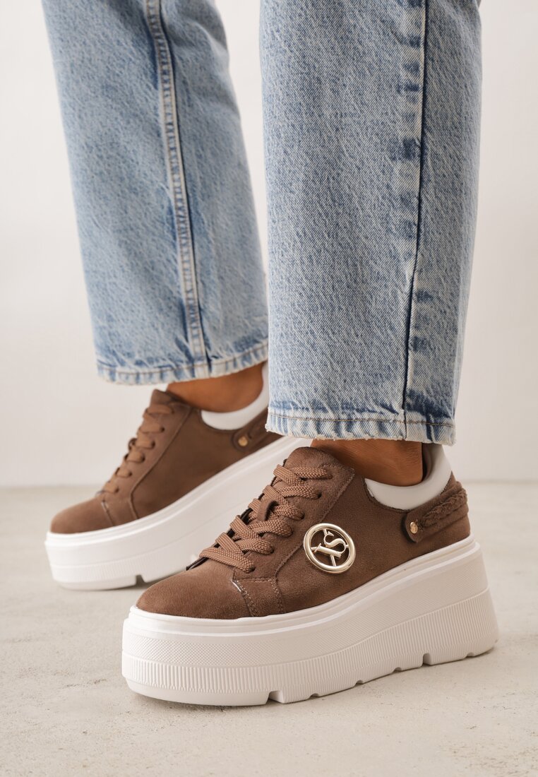 Jasnobrązowe Sneakersy Vices na Platformie Ozdobione Metaliczną Aplikacją Tatellia