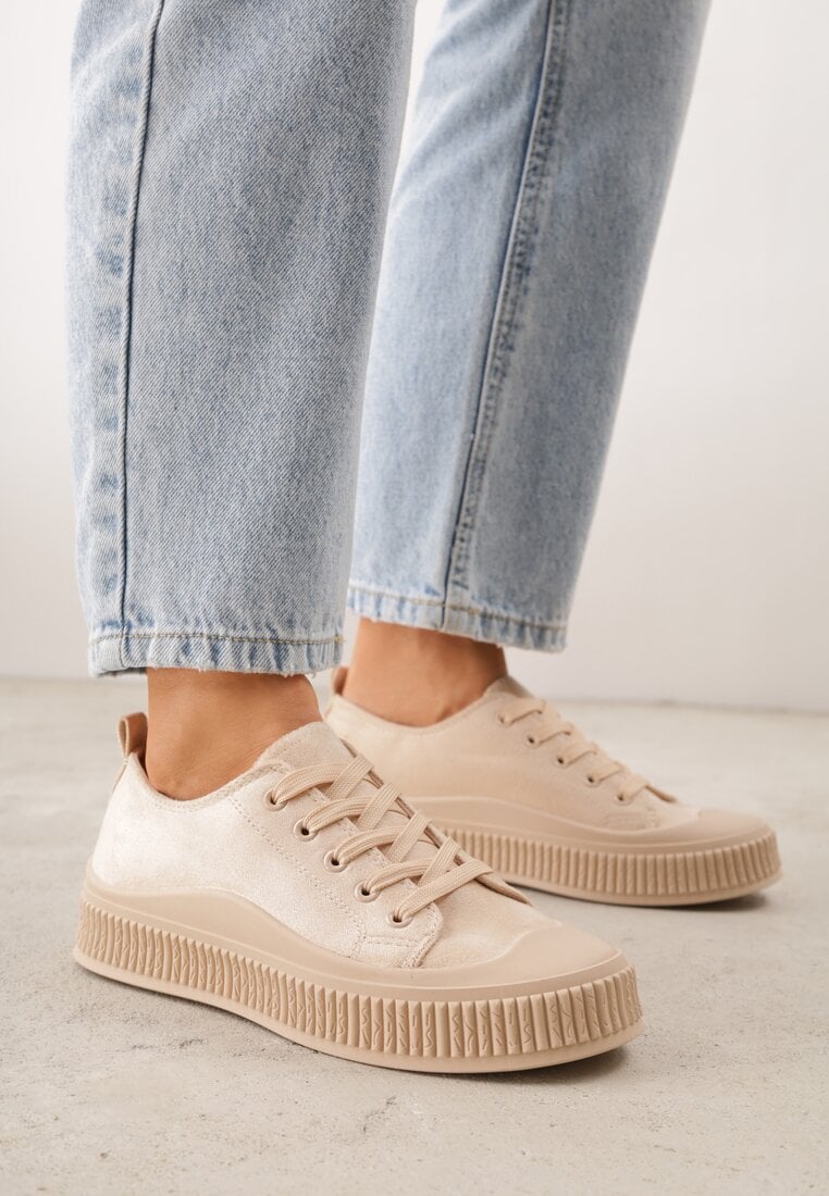 Beżowe Trampki z Imitacji Zamszu na Żłobionej Podeszwie Nivenatia
