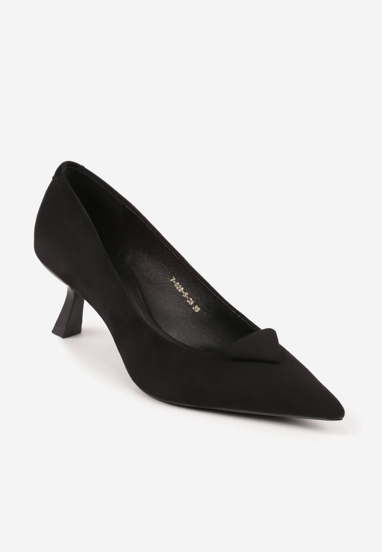 Czarne Czółenka VICES na Obcasie Kaczuszka z Aplikacją w Kształcie Trójkąta Ilereisis