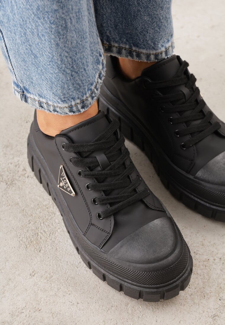 Czarne Sneakersy VICES na Tłoczonej Podeszwie w Stylu Chunky Myninis
