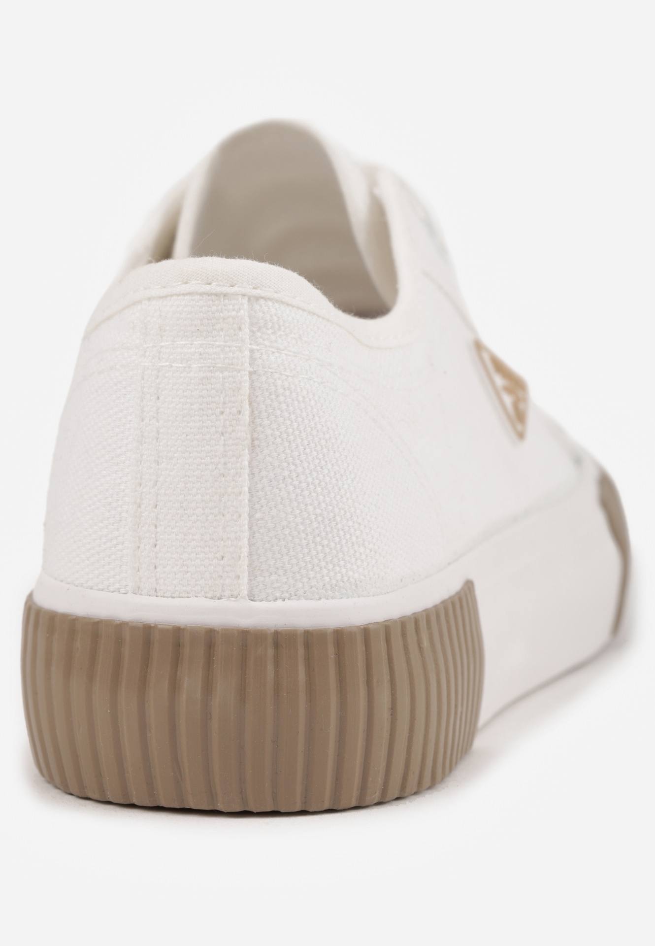 Biało-Beżowe Trampki VICES na Żłobionej Platformie Zdobione Trójkątną Aplikacją Lorerina