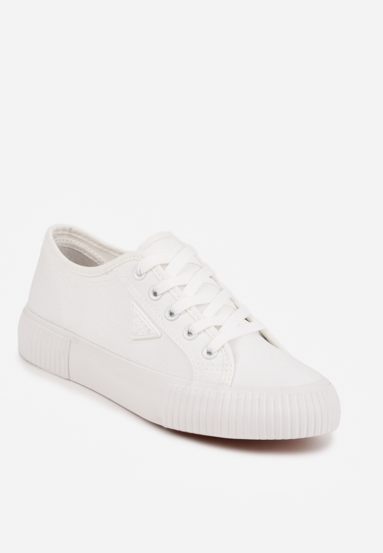 Białe Trampki VICES na Żłobionej Platformie Zdobione Trójkątną Aplikacją Lorerina