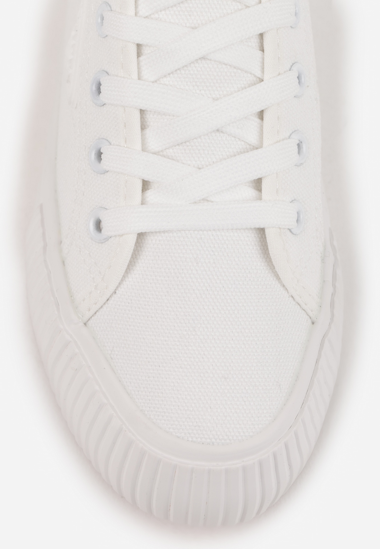 Białe Trampki VICES na Żłobionej Platformie Zdobione Trójkątną Aplikacją Lorerina