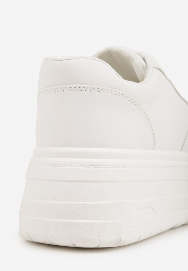 Białe Sneakersy VICES na Grubej Podeszwie Zdobione Perforacją przy Nosku Riosina