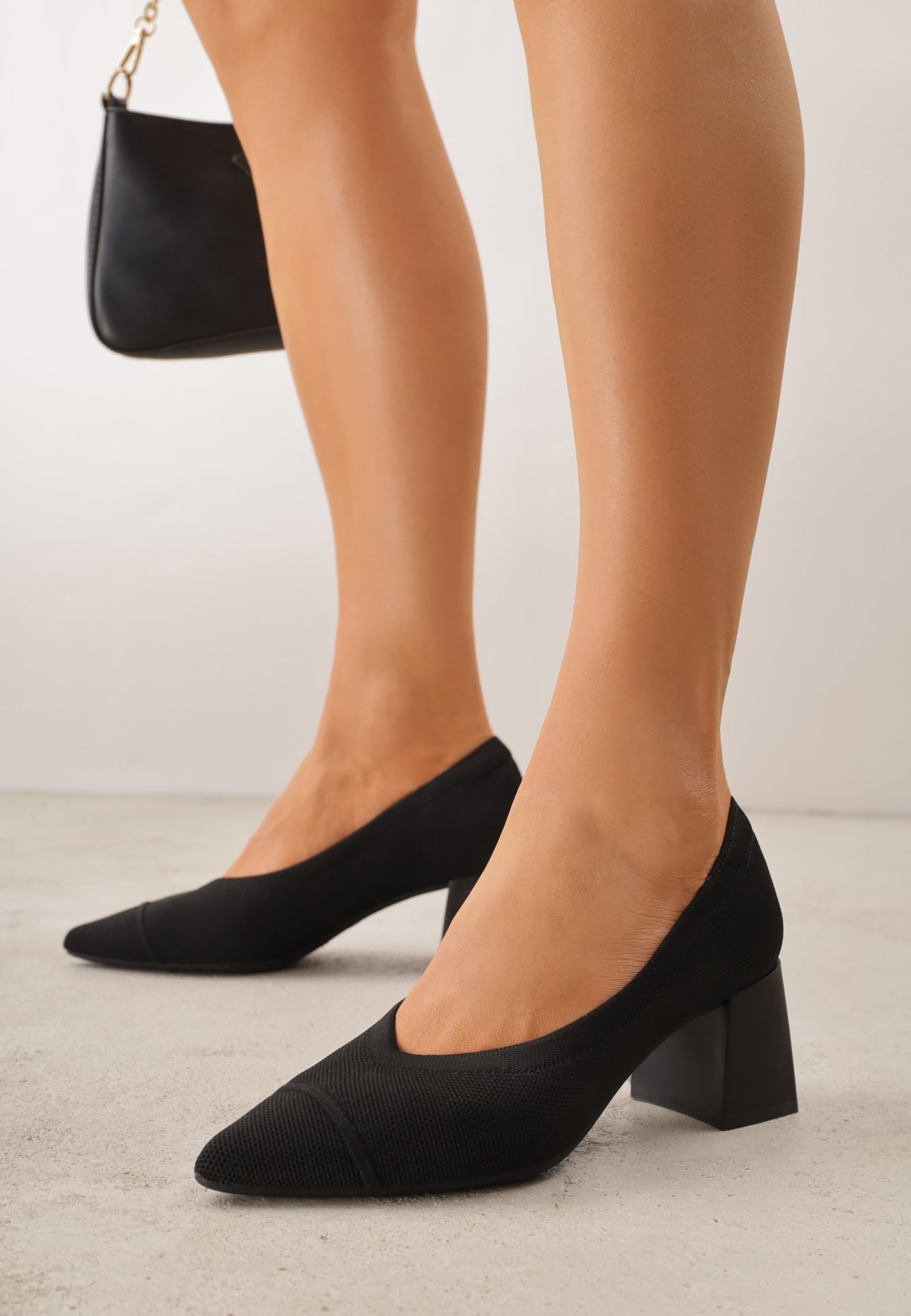 Czarne Czółenka VICES na Geometrycznym Słupku Daphilane