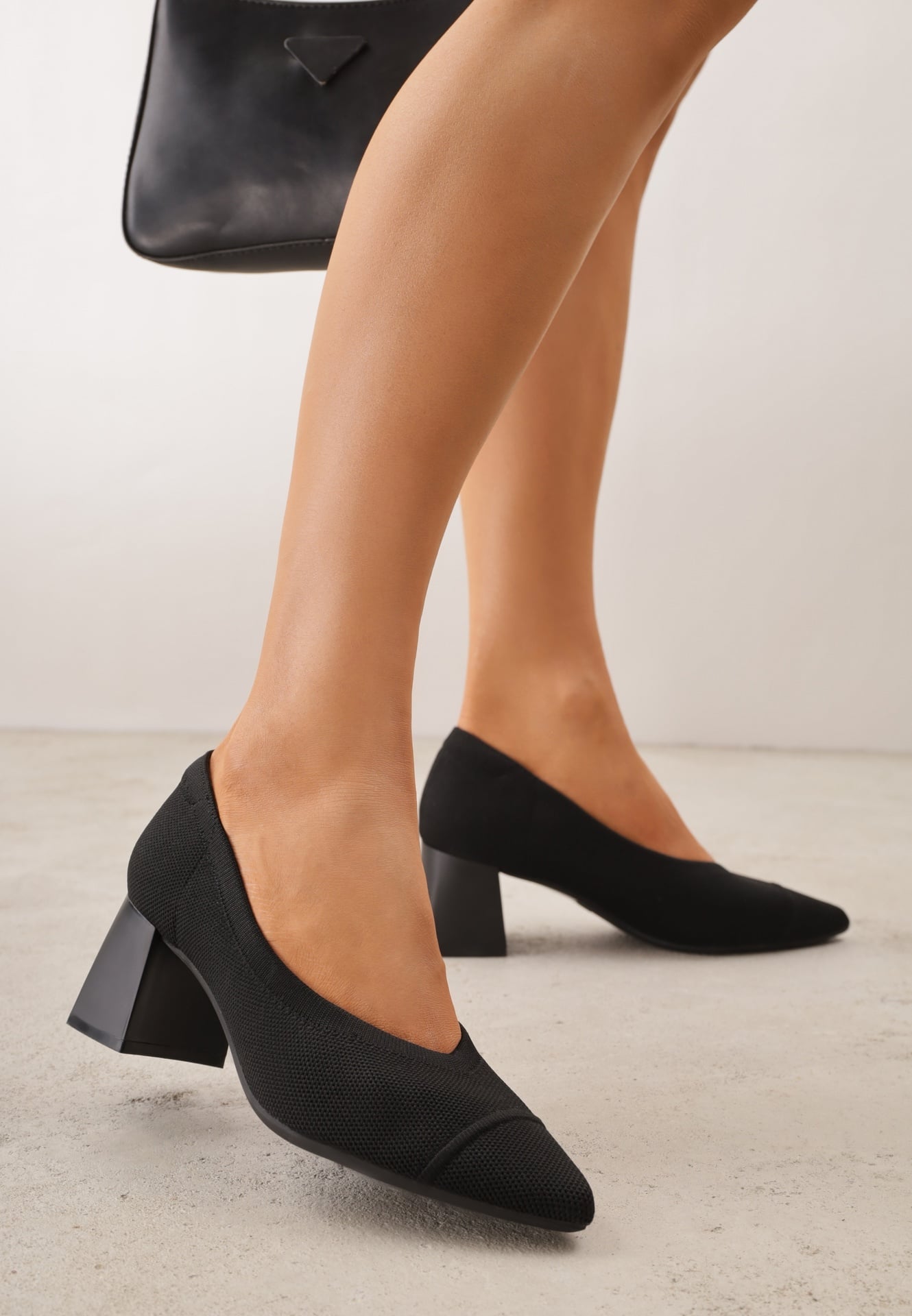 Czarne Czółenka VICES na Geometrycznym Słupku Daphilane