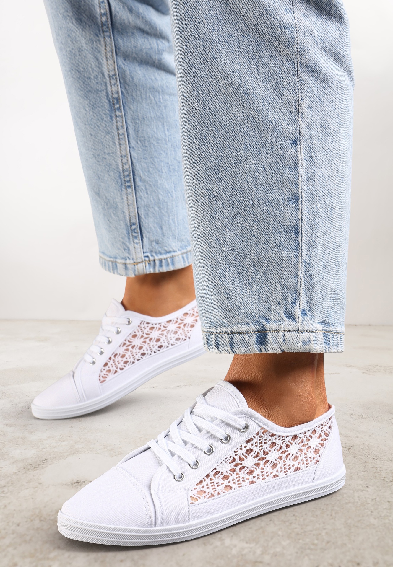 Tenisi Albi cu inserții ajurate pe laterale Salessa