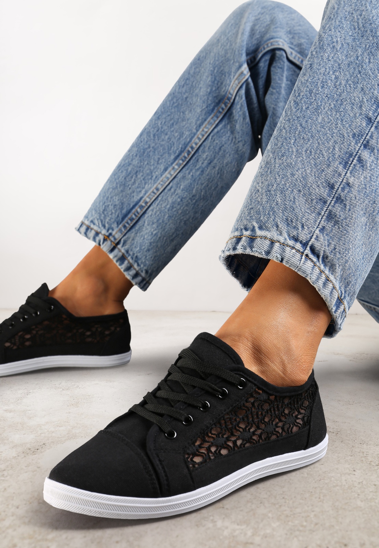 Teniși Negri cu inserții ajurate pe laterale Salessa