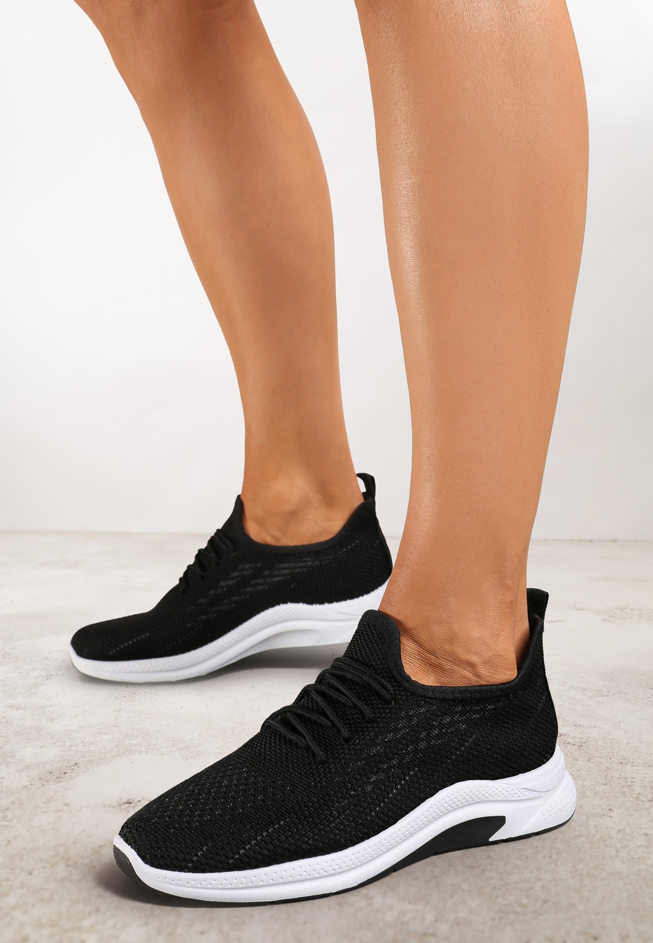 Pantofi sport negri din plasă cu talpă din spumă Linidas