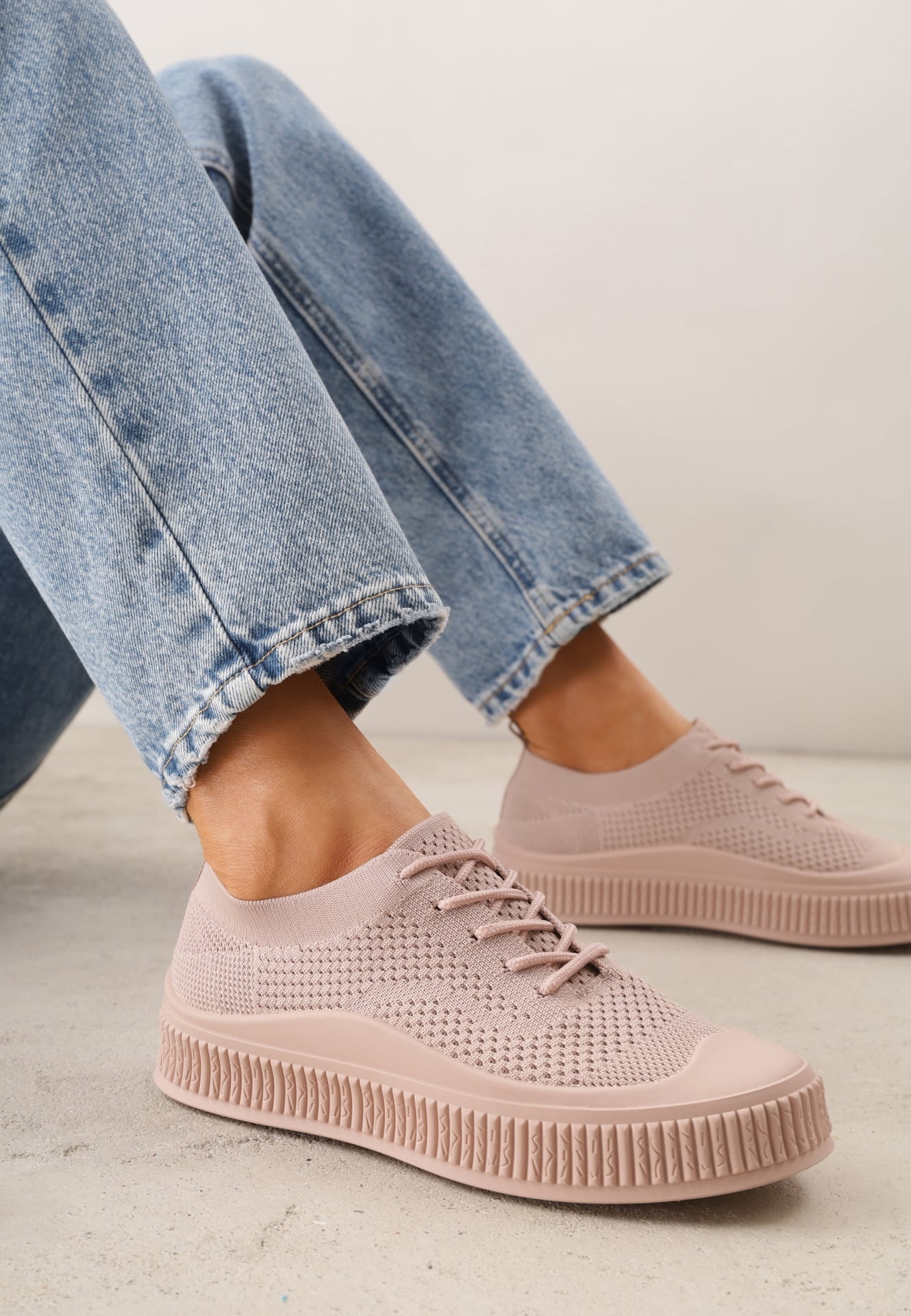 Tenisi bej închis Accia