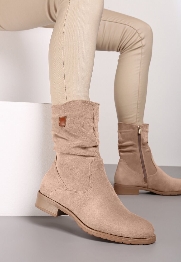 Ghete Bej închis până la jumătatea gambei din imitație de piele întoarsă și cu carâmb încrețit Alemiphae