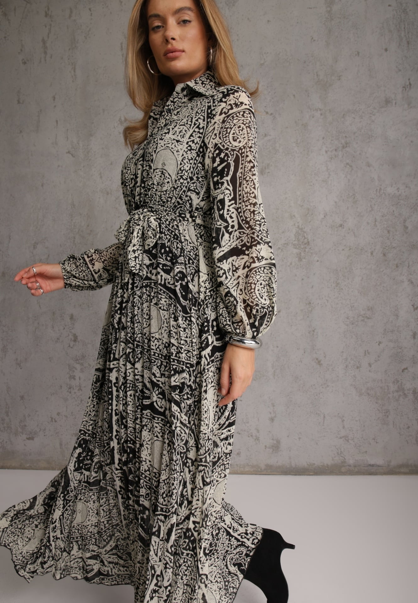 Rochie Bej-Negru Cloș cu cordon în talie Blerore