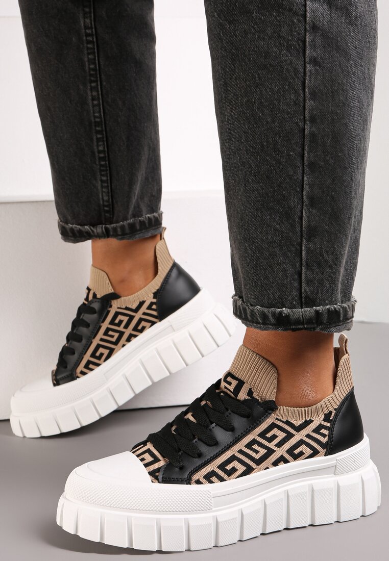 Bej-negru pe platformă în relief cu model geometric Votah