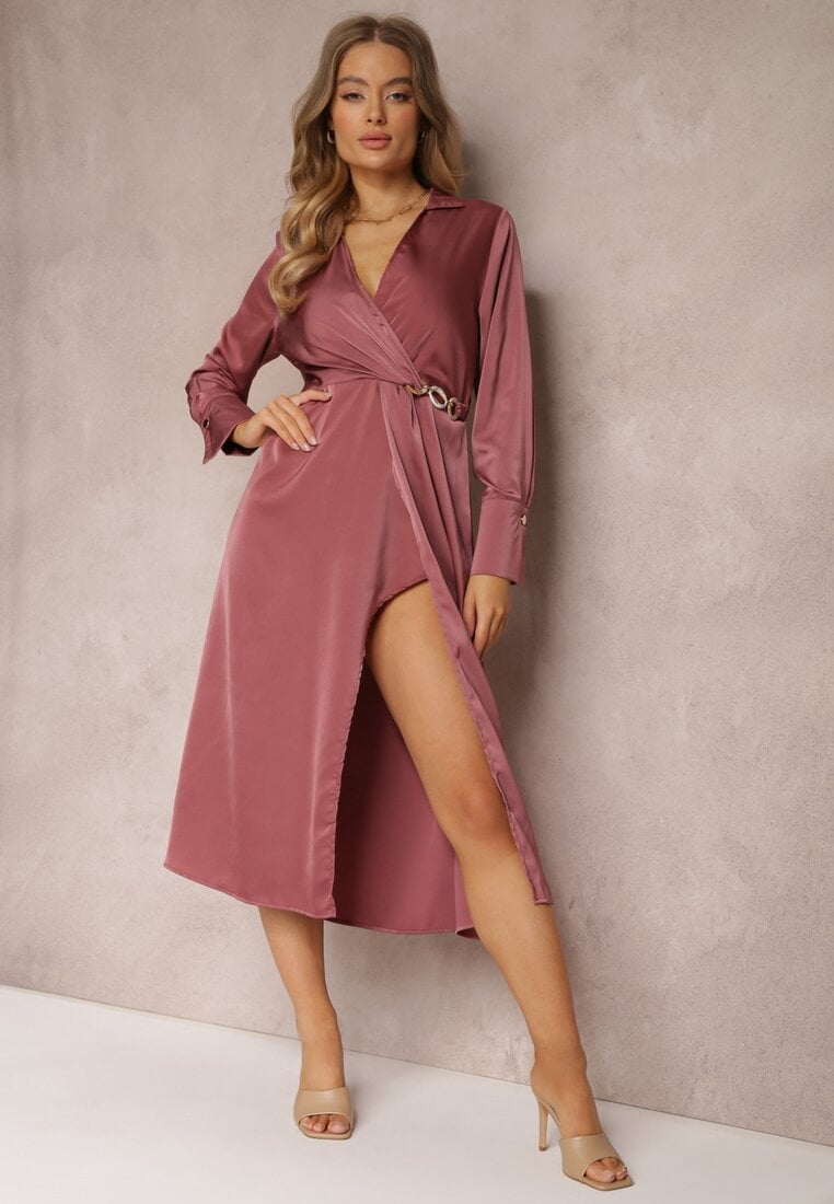 Rochie din satin roz închis petrecută cu elastic și lănțișor în talie Shaffa