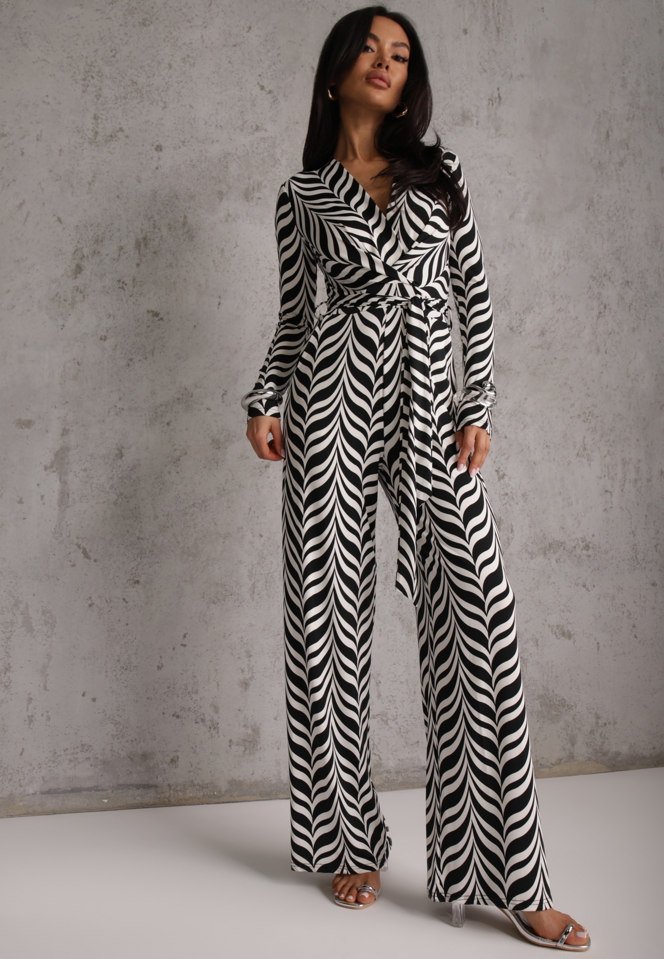 Salopetă Negru-Alb cu curea legată cu model geometric Taso