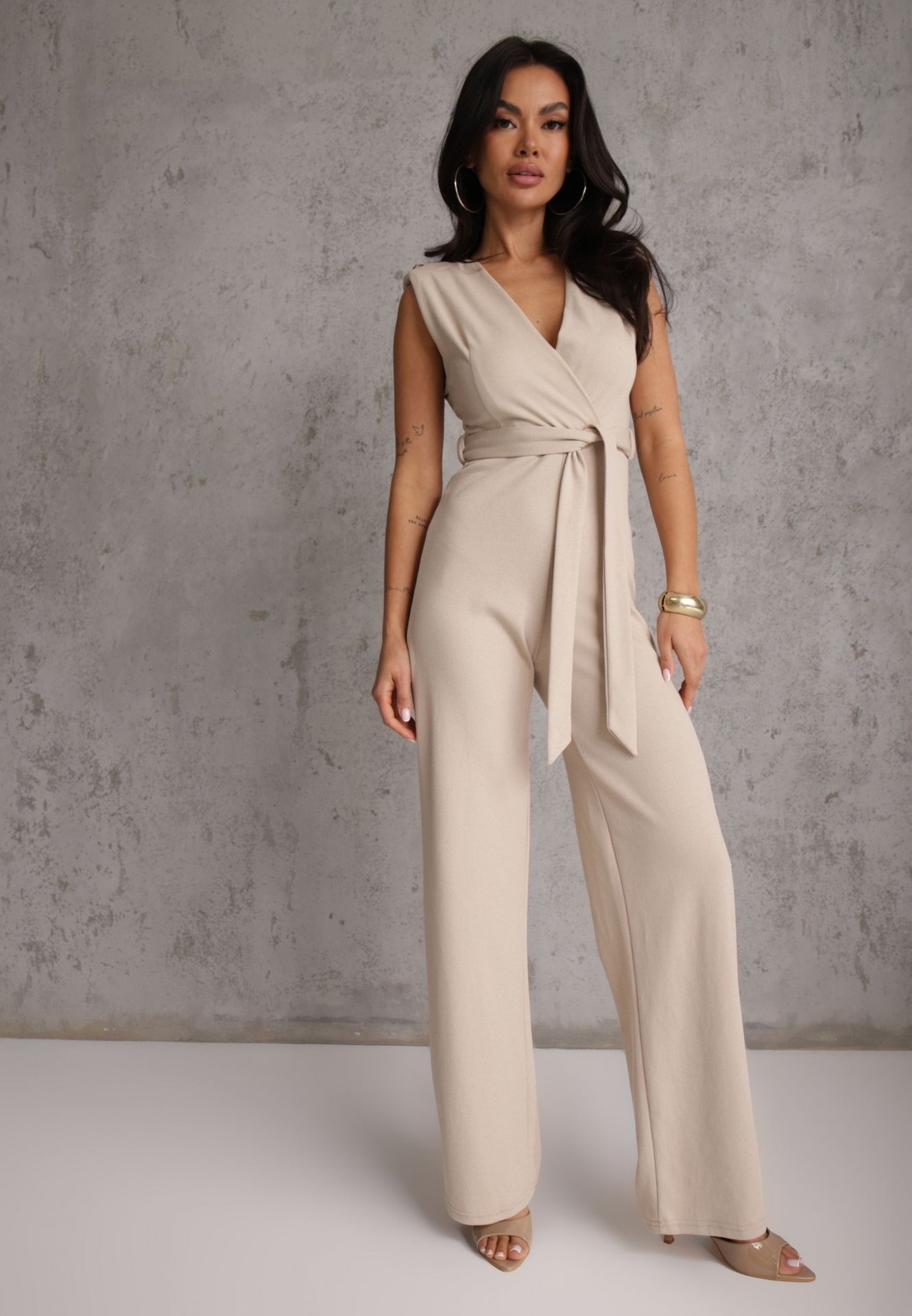 Salopetă Bej Lungă Legată în Talie Cu Nasturi Pe Umeri Amile